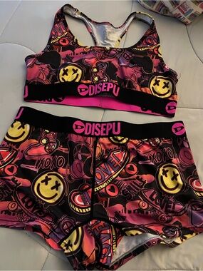 DISEPU Pink & Black Graphic Sports Bra and Shorts Set